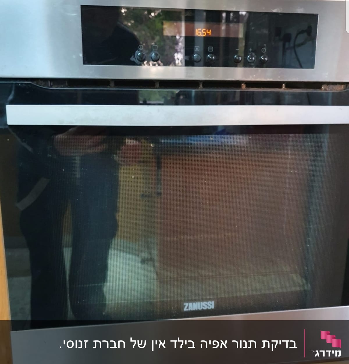 תנור אפייה עם תצוגה דיגיטלית ושעון